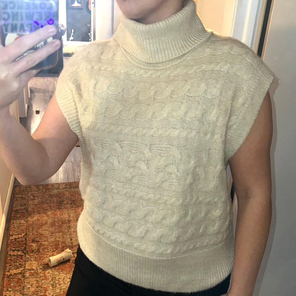 Old navy mock neck sleeveless sweater